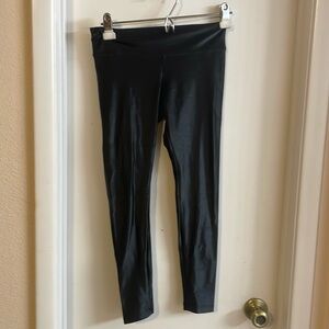 Koral black shiny lustrous stretch capri yoga workout pants m